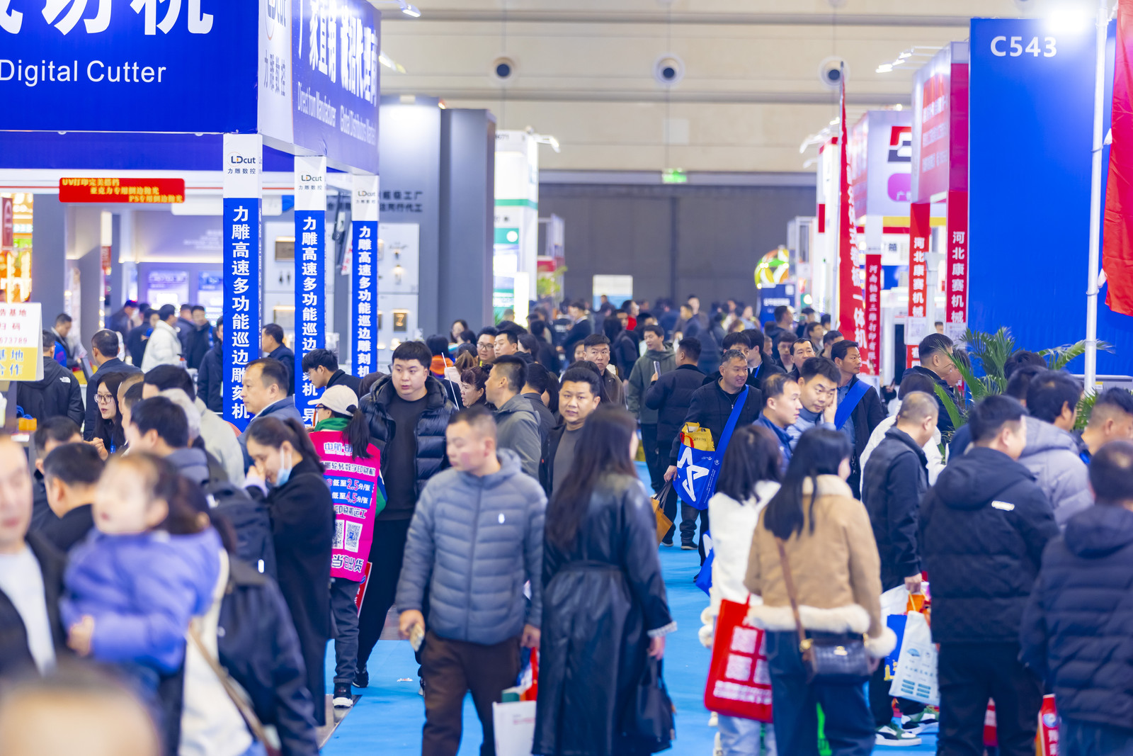 圓滿(mǎn)收官｜2026春季（鄭州）第45屆中原廣告展圓滿(mǎn)收官，以盛會(huì)之約繪就行業(yè)藍(lán)圖